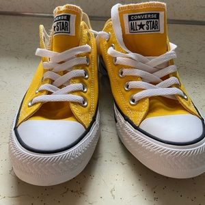 Brand new yellow low top converse - size 7